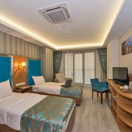 Grand Palace Hotel